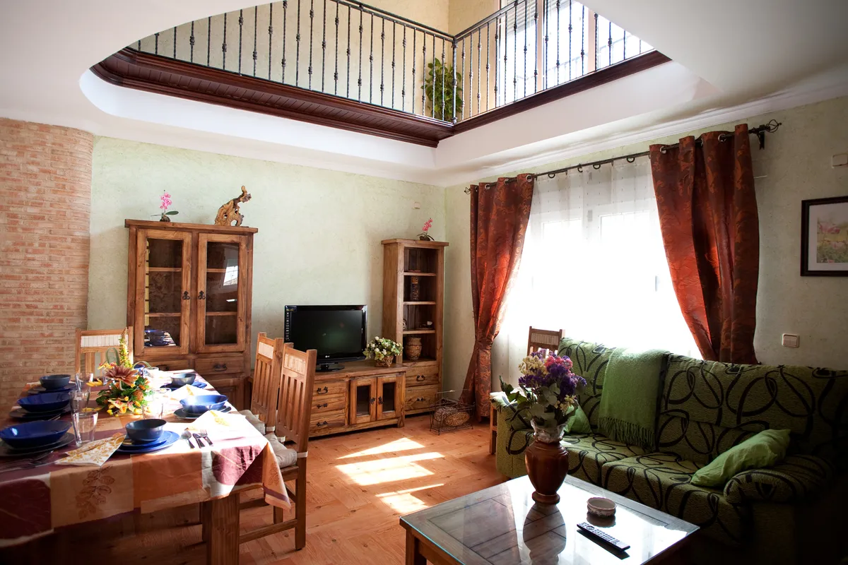 Salón principal con sofás